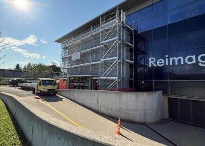 entreprise d’echafaudage en intervention sur immeuble à Aigle