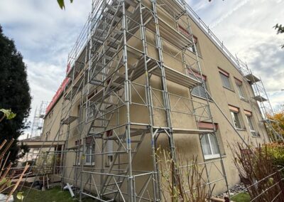 echafaudage façade à Aigle pour rénovation bâtiment